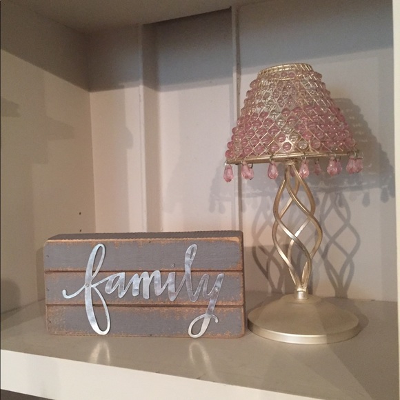 🥳2/$15 — Wood Wall Sign “Family” Show your Love!! Great Condition Home Decor - Picture 5 of 5
